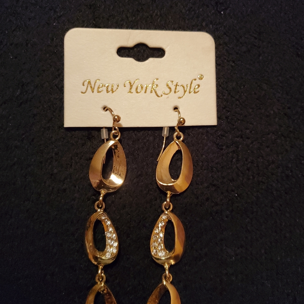 Beautiful gold earrings!